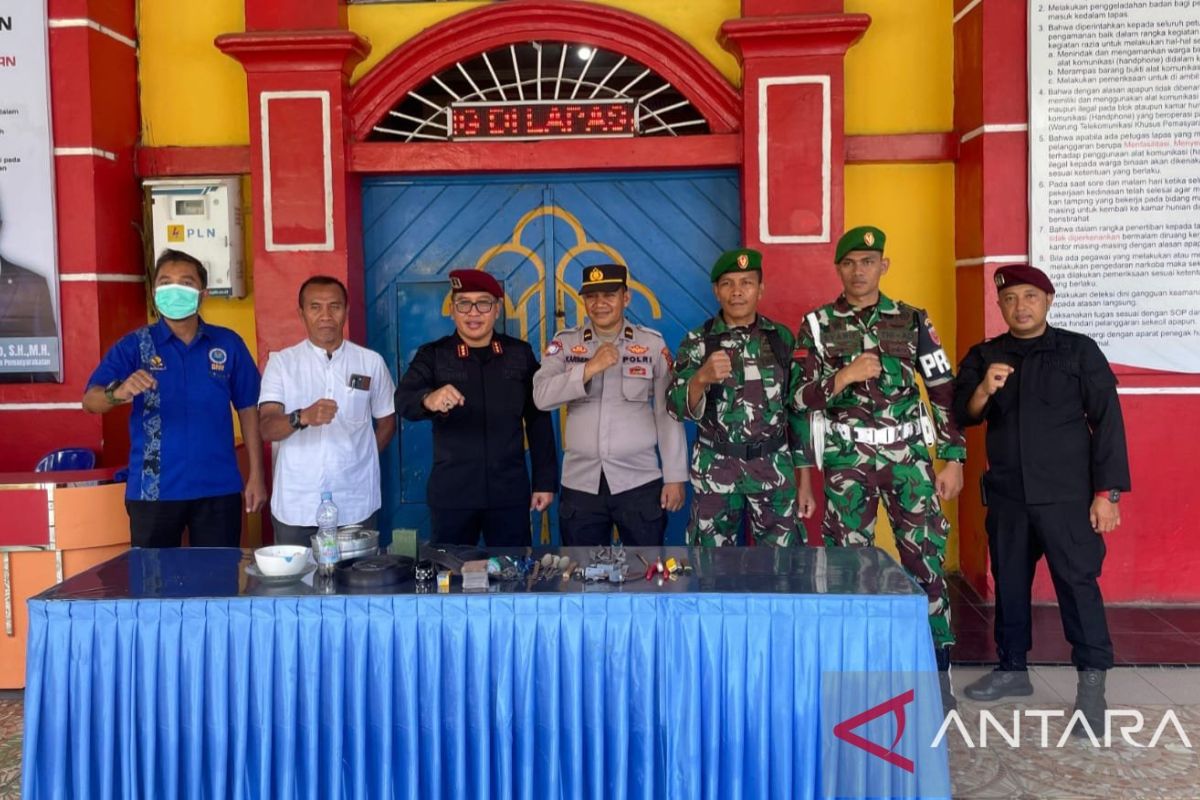 Lapas Baubau geledah dan tes urine warga binaan