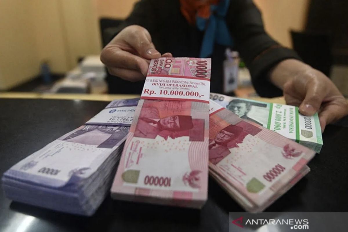 Rupiah Jumat turun 77 poin per dolar AS