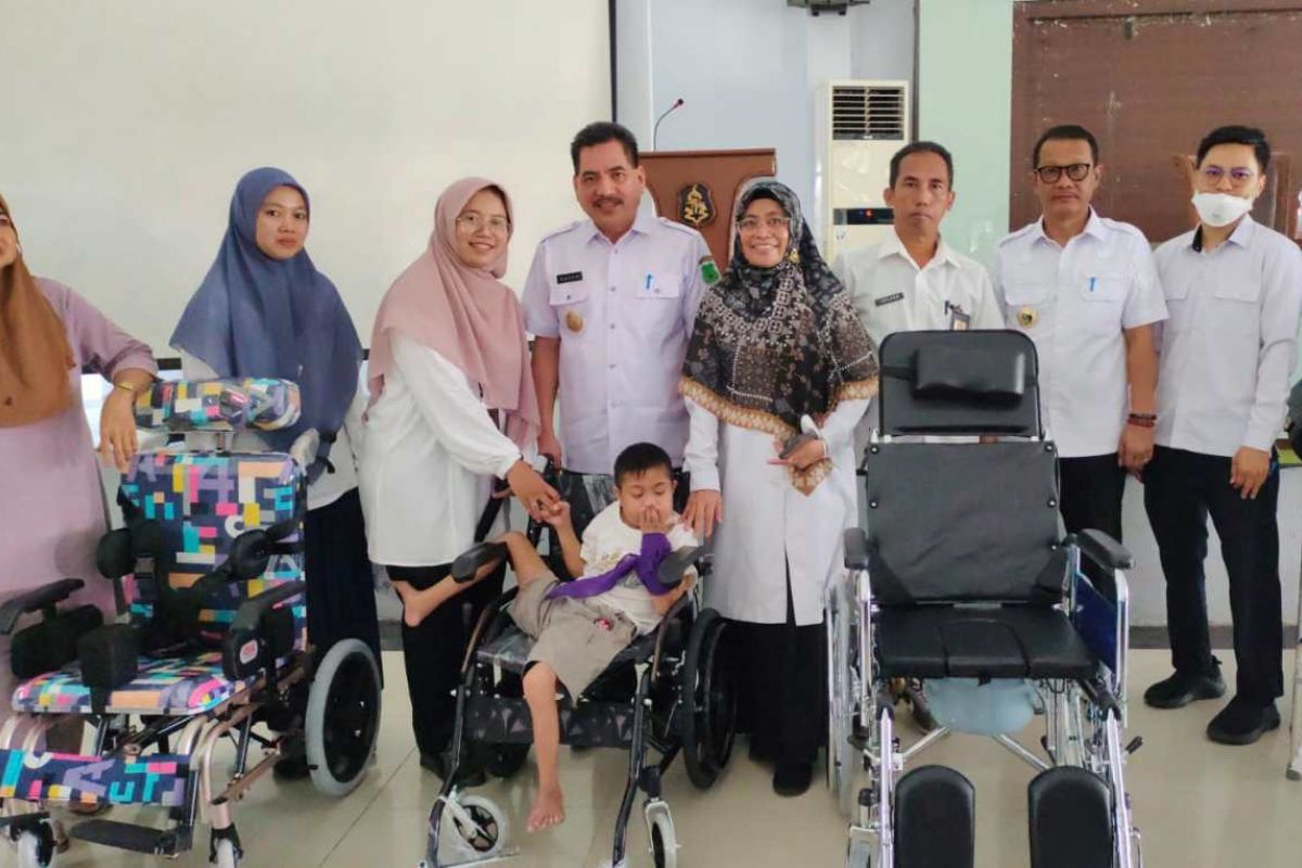 Sebanyak 59 penyandang disabilitas Sidrap terima bantuan dari Kemensos