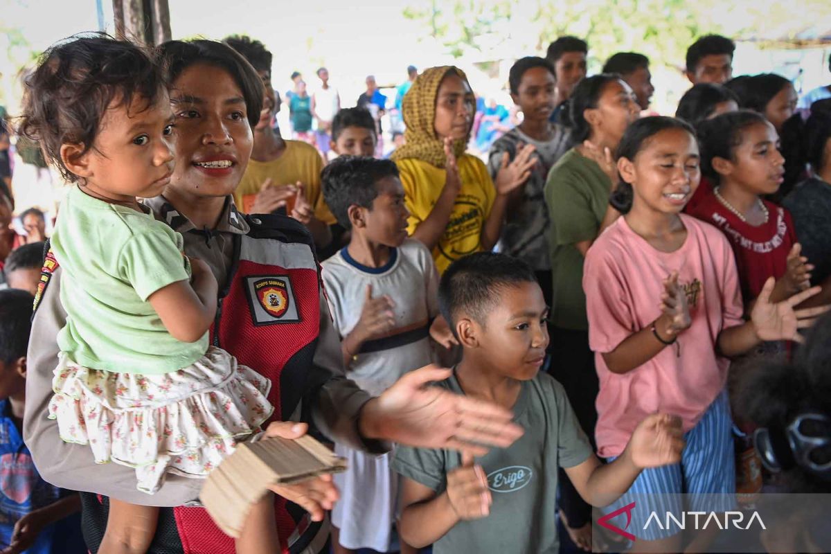 Polri beri layanan trauma healing bagi anak-anak pengungsi Lewotobi