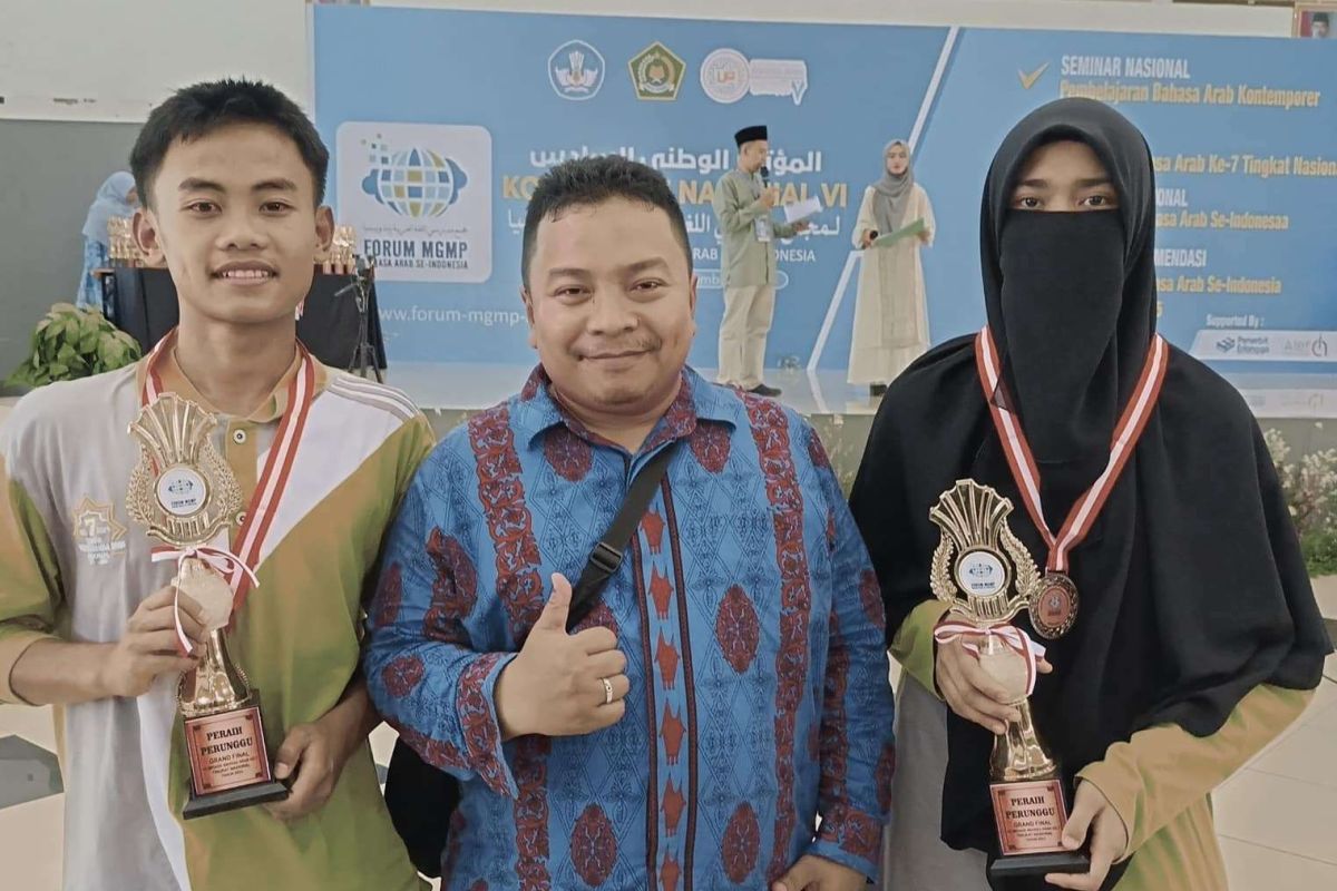 Dua Siswa MAN 2 Padang Panjang Raih Medali di Olimpiade Bahasa Arab