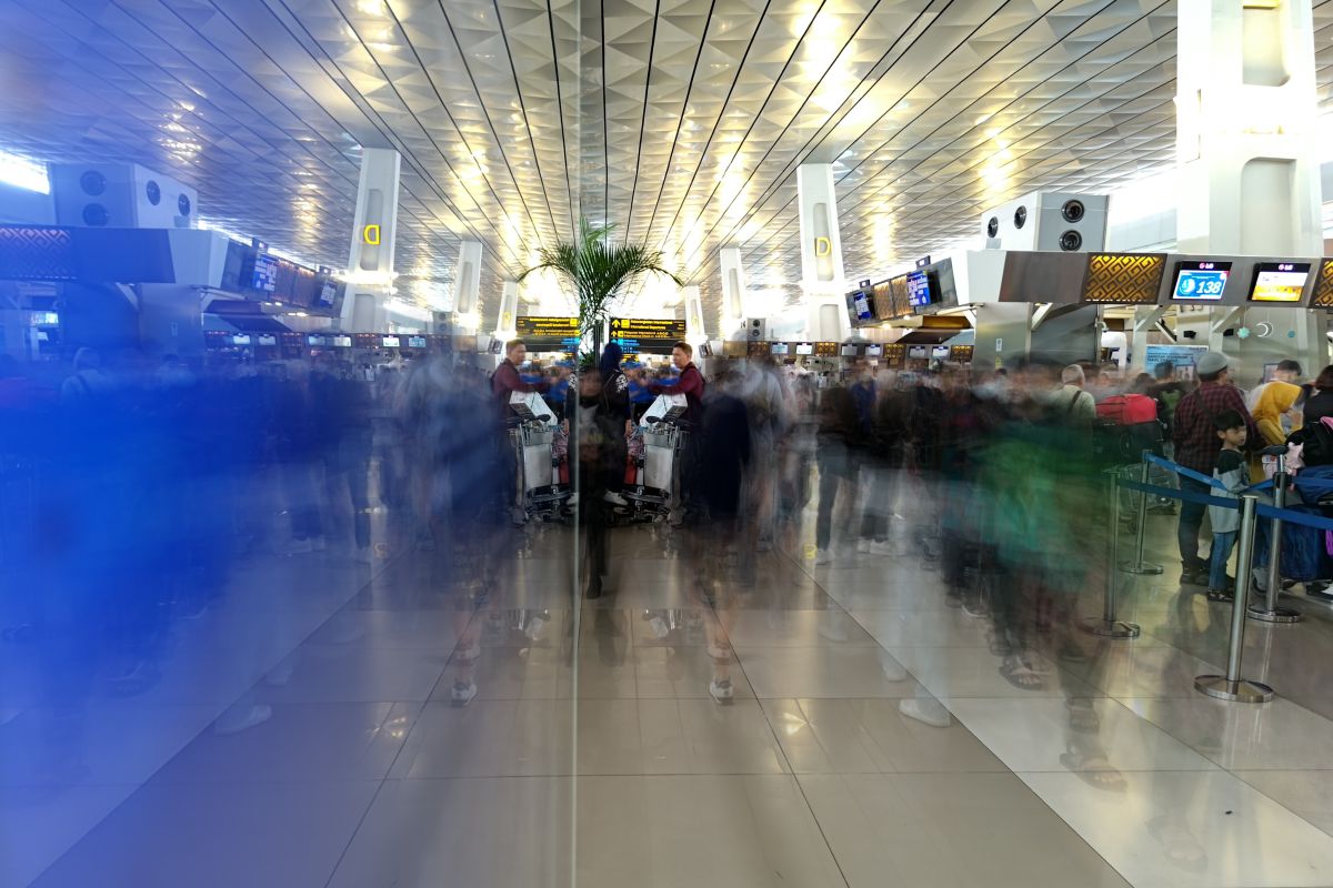 201 penerbangan domestik di Bandara Soetta terdampak erupsi Lewotobi NTT