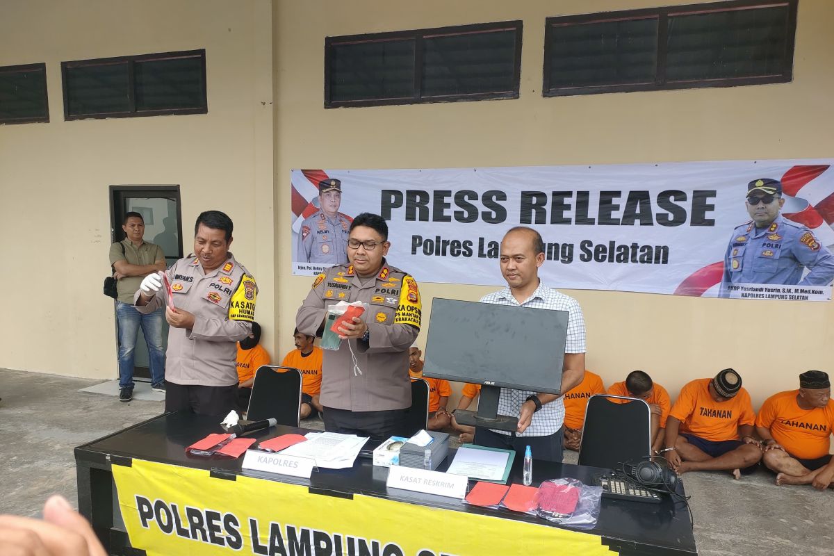 Polres Lampung Selatan tangkap 10 orang tersangka kasus judol dan TPPO