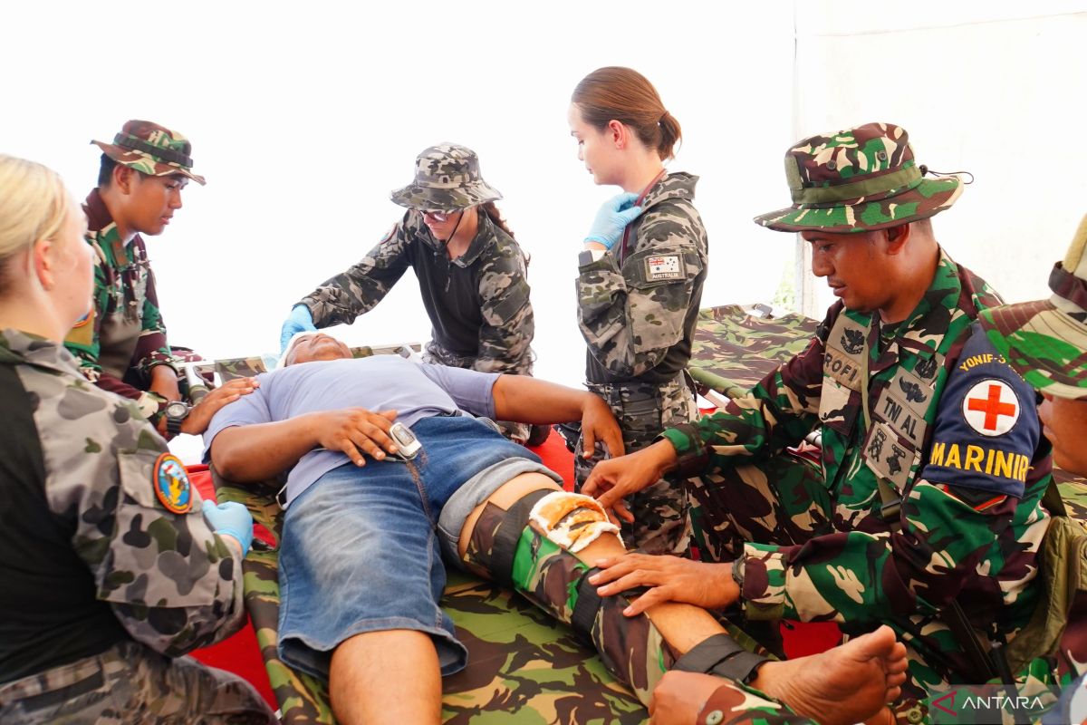 TNI dan ADF adakan latihan evakuasi warga sipil di Situbondo