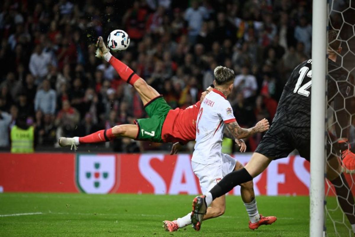 Pemain Ronaldo cetak dua gol saat Portugal cukur Polandia 5-1