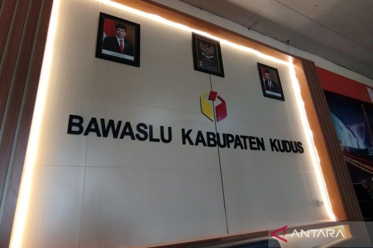 Bawaslu  Kudus catat 2.515 APK pilkada terpasang di zona larangan