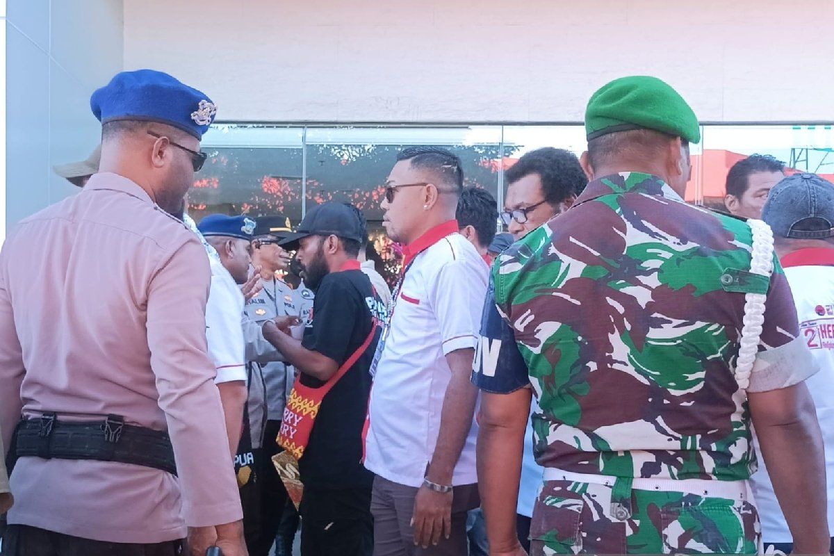 150 personel gabungan TNI/Polri periksa ketat peserta debat Pilkada Biak