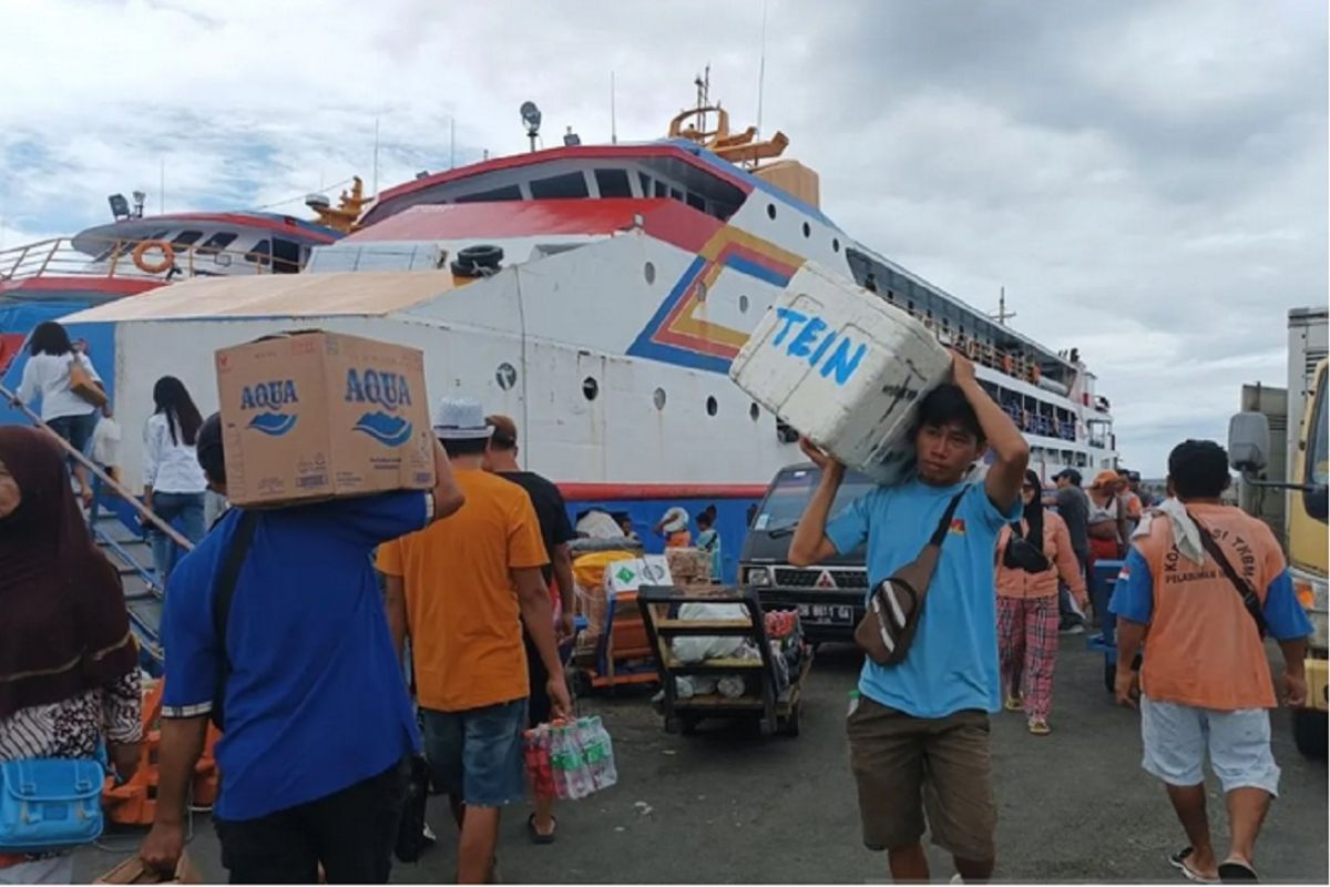 Waspadai gelombang 4 meter di perairan Indoensia dampak siklon tropis Man-Yi