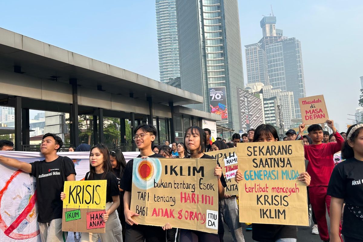 Ratusan anak dan orang tua kampanyekan 