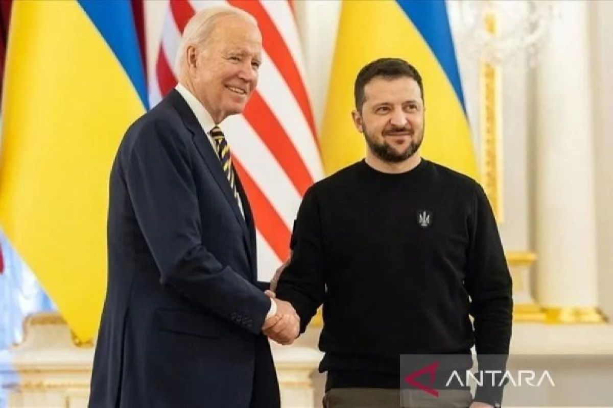 Korut sokong Rusia, Biden izinkan Ukraina gunakan rudal jarak jauh AS