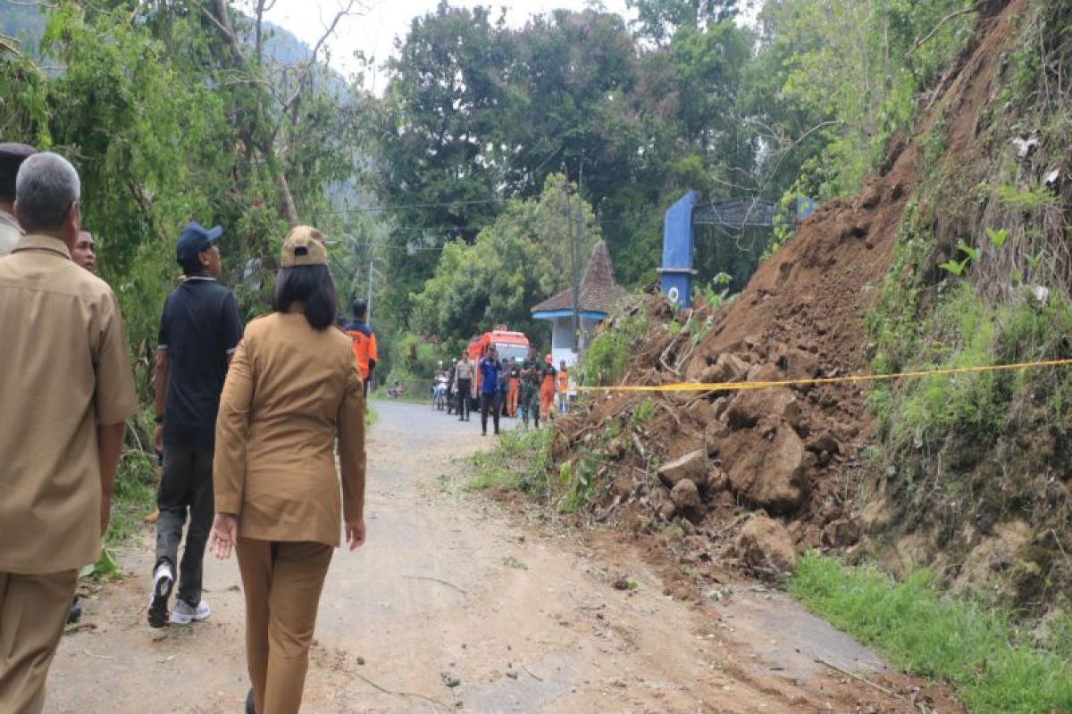 Pemkab Kulon Progo berkomitmen mempercepat penanganan longsor Purwoharjo