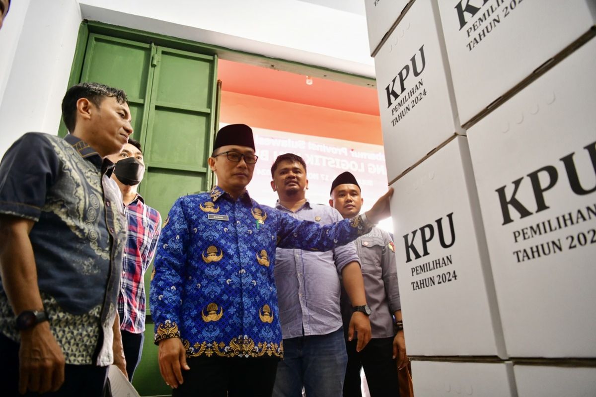 Pj Gubernur Sulsel tinjau kesiapan logistik Pilkada 2024 di Bulukumna