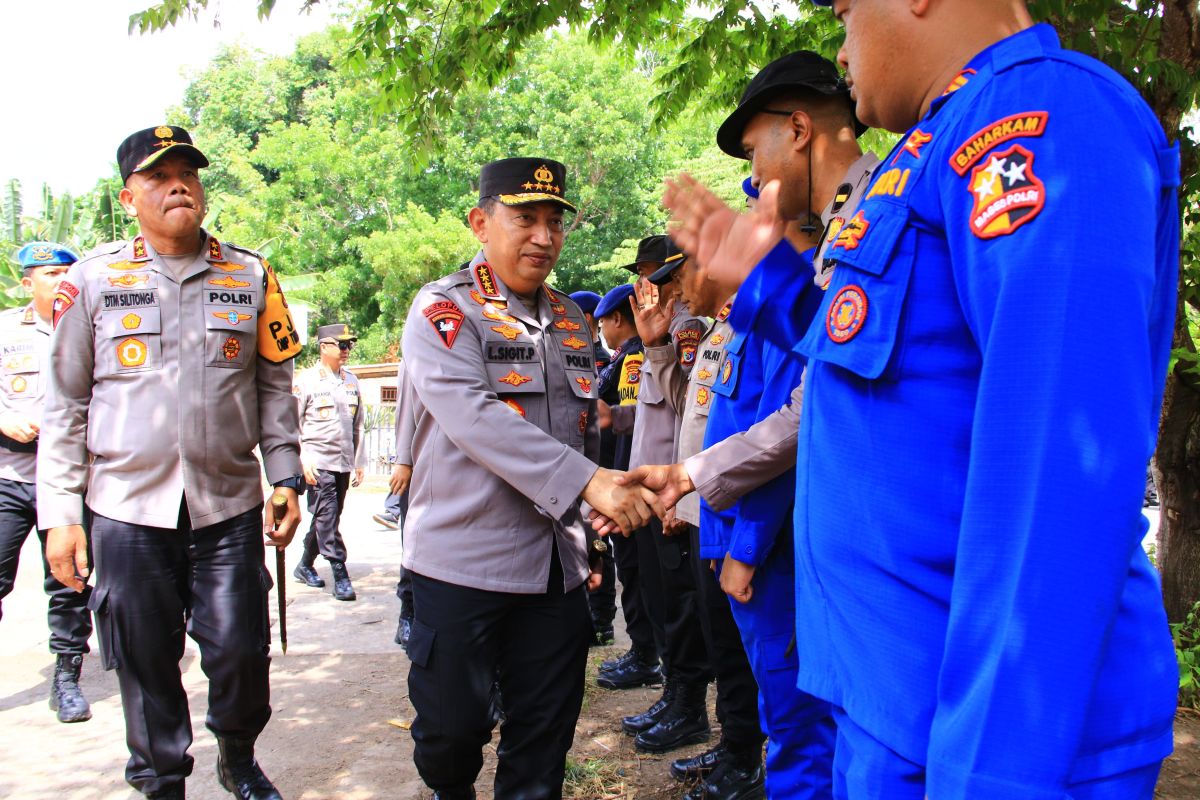 Kapolri tinjau langsung posko pengungsian erupsi Lewotobi di NTT