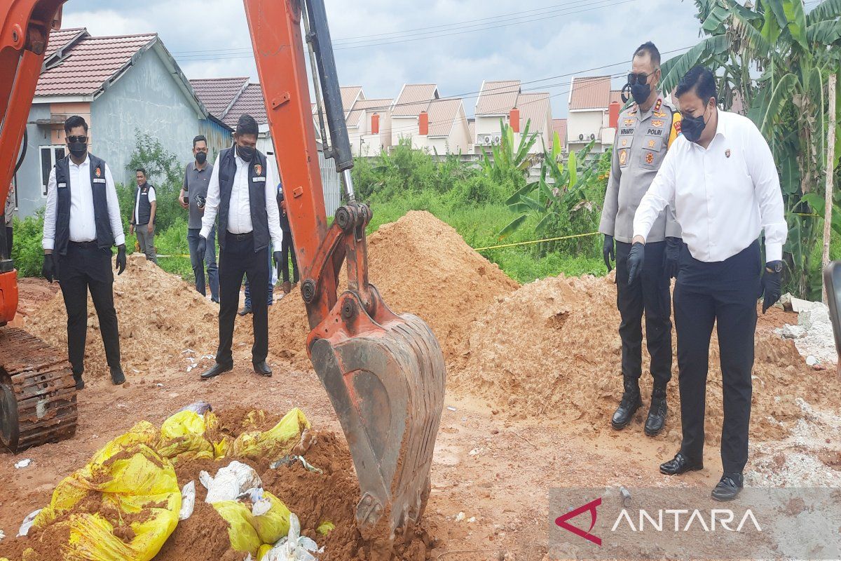 Polda Kalsel gerebek pembuangan limbah medis secara ilegal