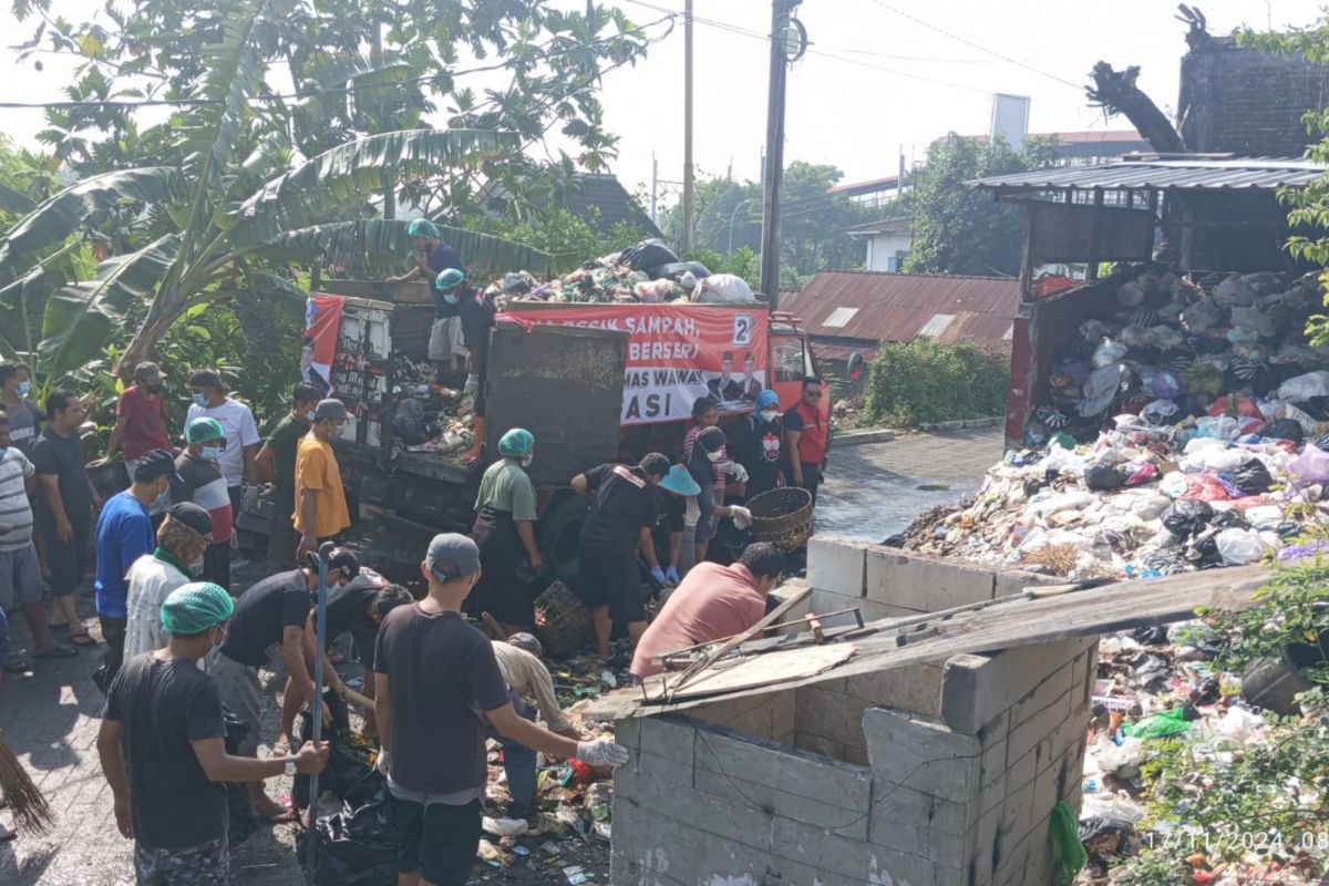 Kampanye akbar, Hasto Wardoyo pimpin gerakan "resik-resik" sampah