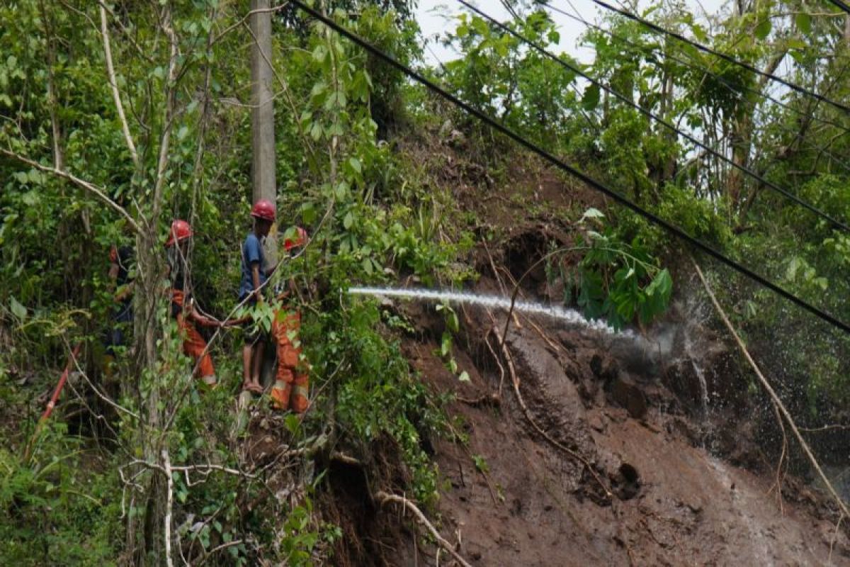 Masyarakat Bukit Menoreh diimbau waspadai tanah longsor