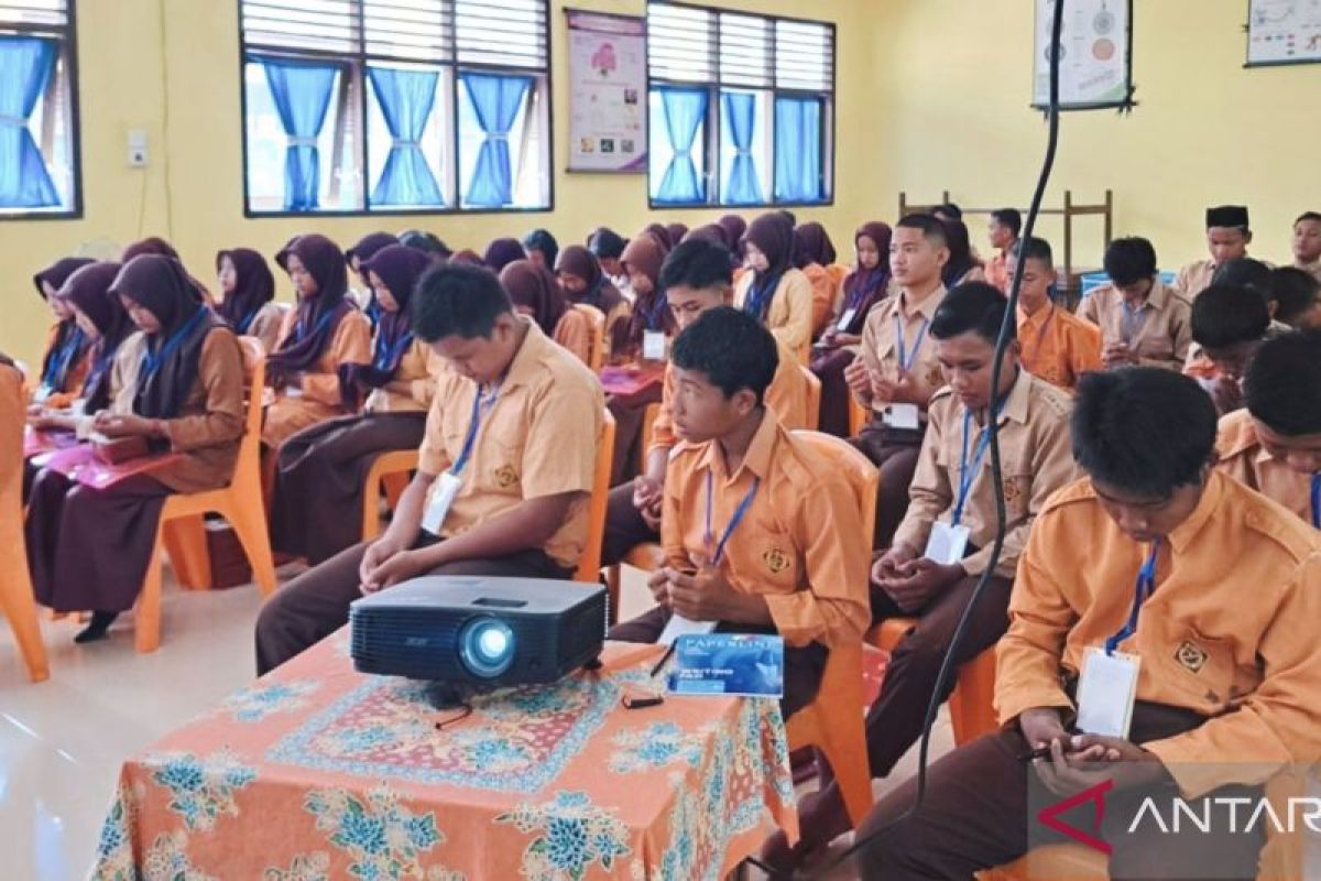 Siswa SMPN I Rakit Kulim dapat pembekalan bahaya narkoba