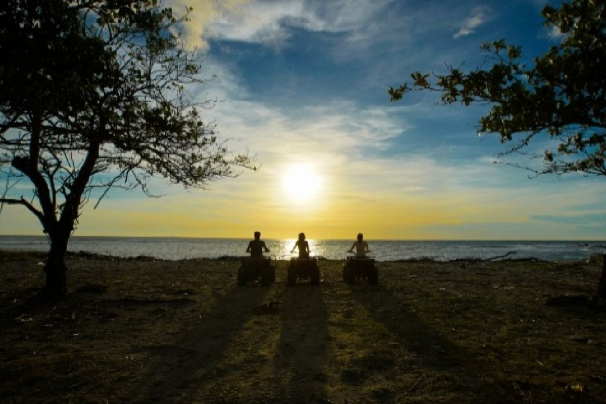 Rekomendasi pantai di dekat Jakarta untuk liburan bareng keluarga