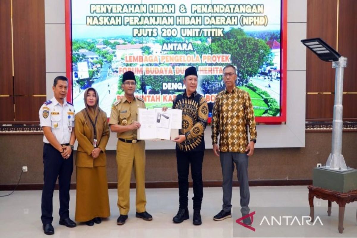 Boyolali terima hibah 200 unit lampu PJU tenaga surya