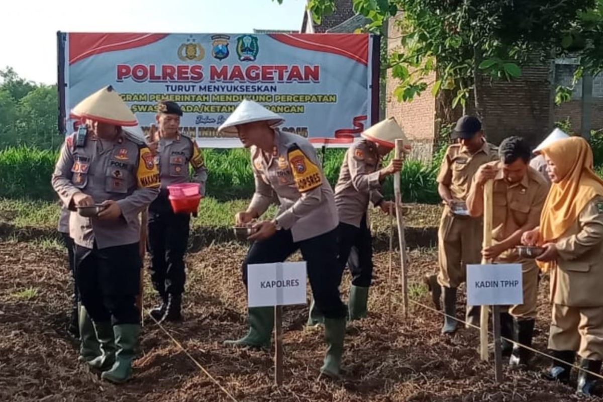 Dukung ketahanan pangan, Polres Magetan tanam komoditas jagung