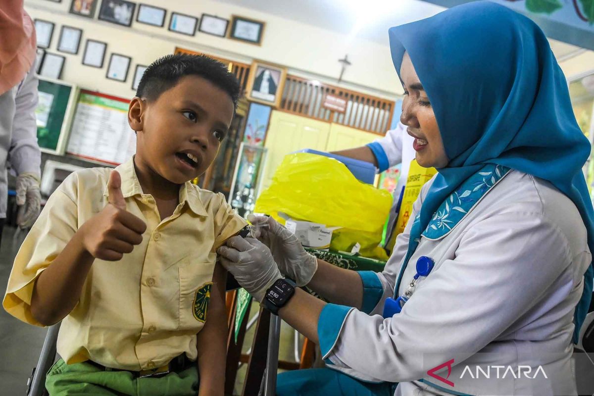 Peringati BIAS dengan pemberian imunisasi difteri dan tetanus bagis siswa di Tangerang