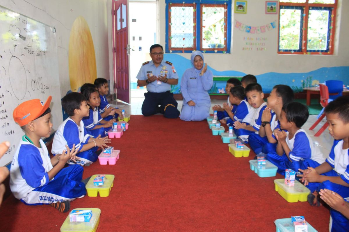 Danlanud ZAM Mataram uji coba program makan siang bergizi gratis