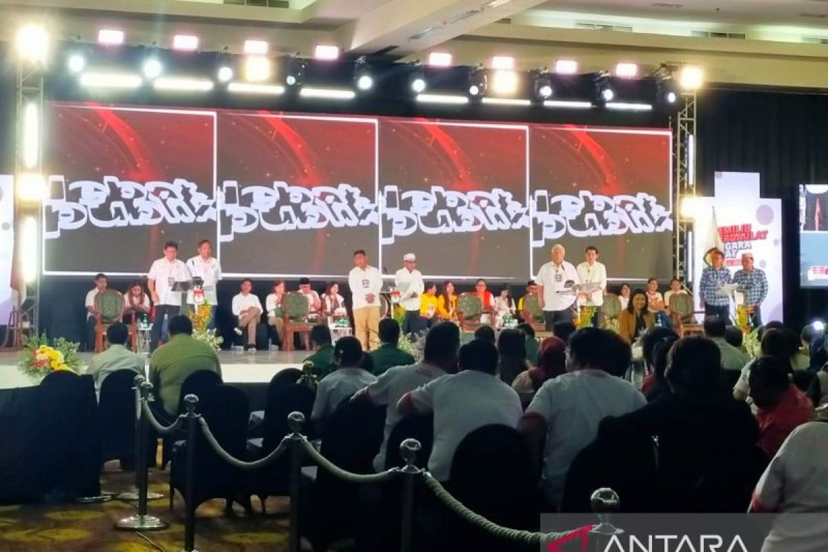 Debat publik ketiga calon Wali-Wawali Manado cukup panas