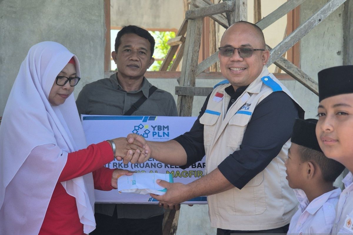 YBM PLN Gorontalo Salurkan Bantuan Pembangunan Madrasah Ibtidaiyah