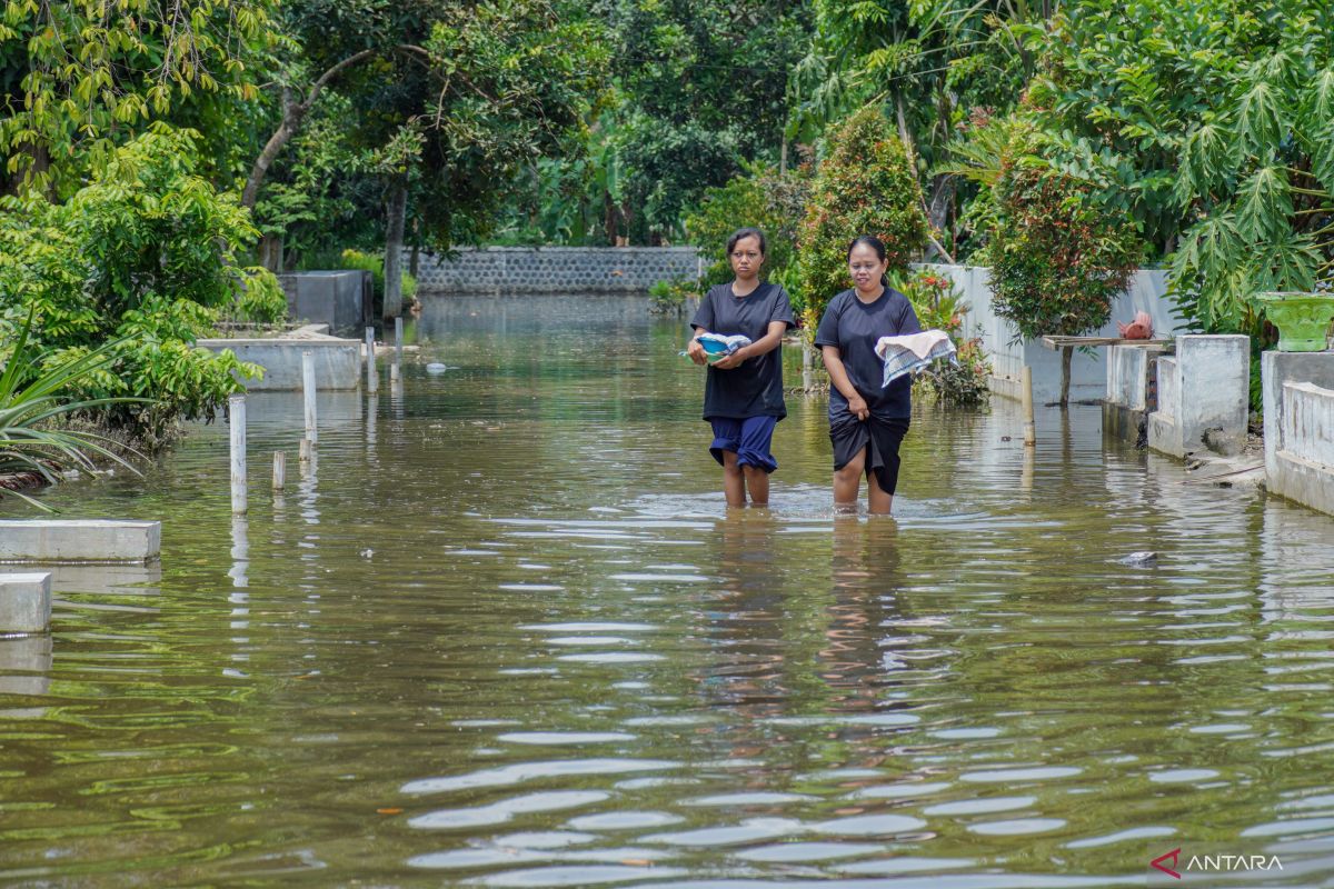 Masyarakat diimbau waspada cuaca ekstrem saat libur Natal