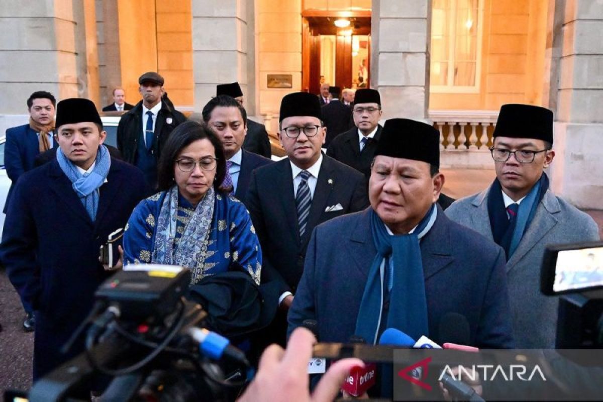 Prabowo beri perhatian menteri di London: Pakai mantel, nanti sakit