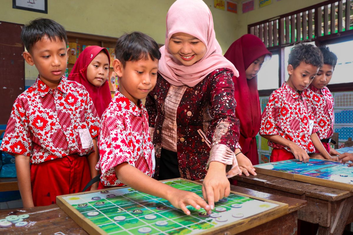 Mengenalkan konsep rantai makanan dengan cara seru dan interaktif