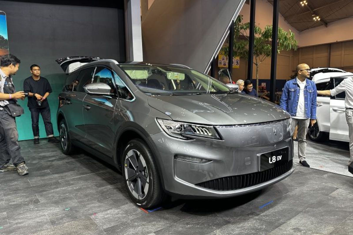 Mobil listrik keluarga Aletra L8 EV dijual Rp415 juta