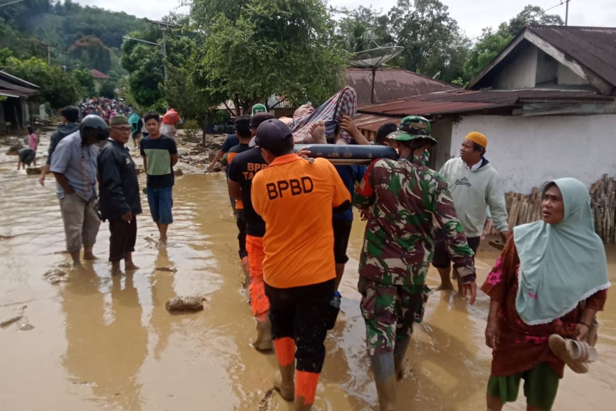 Banjir bandang di Tapsel Sumut, telan korban jiwa dua orang