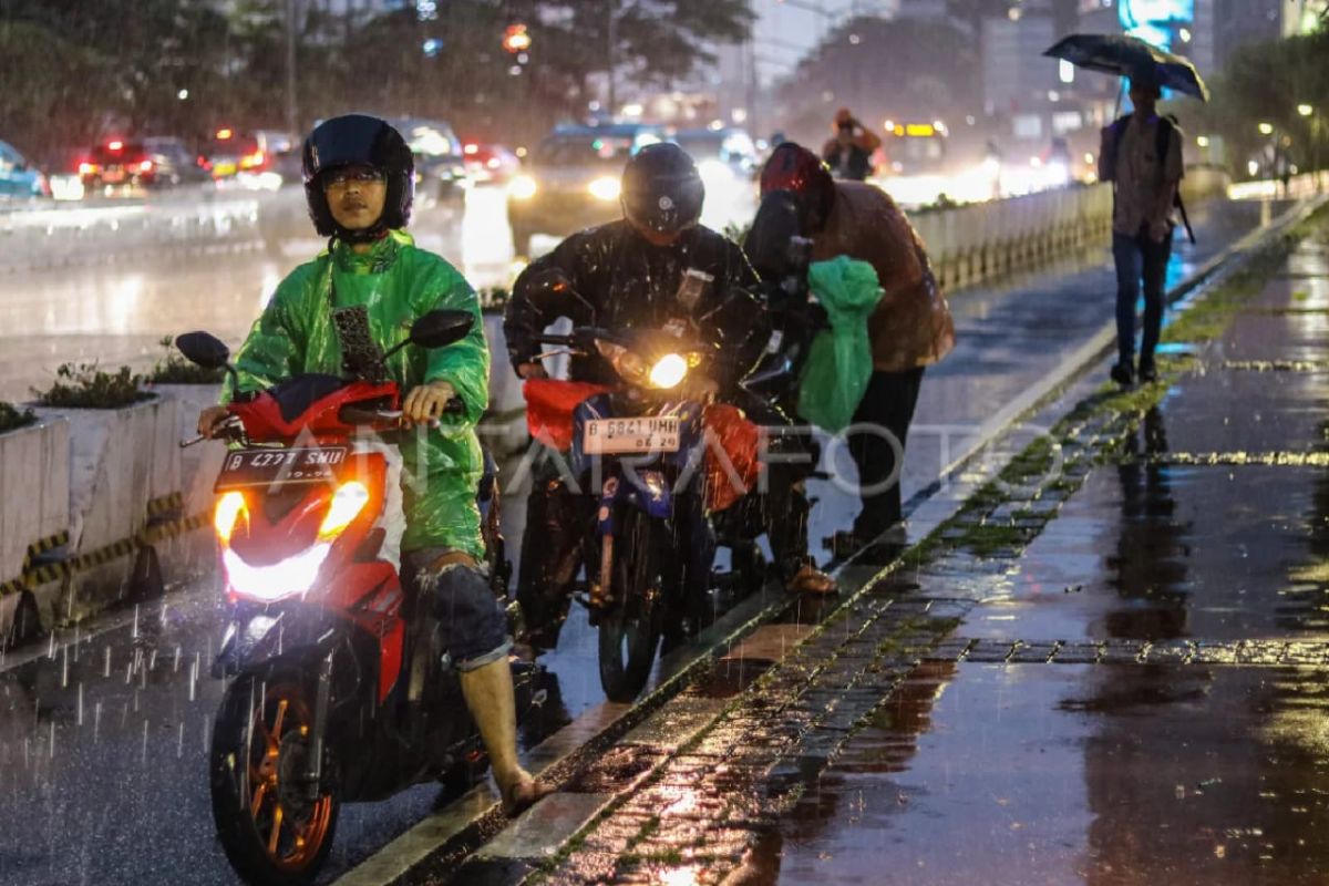 BMKG prakirakan sebagian besar daerah diguyur hujan pada Selasa