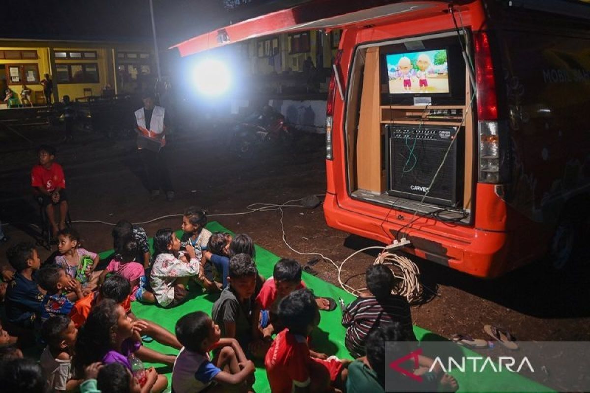 Kemkomdigi sediakan berbagai hiburan untuk anak-anak pengungsi Erupsi Lewotobi