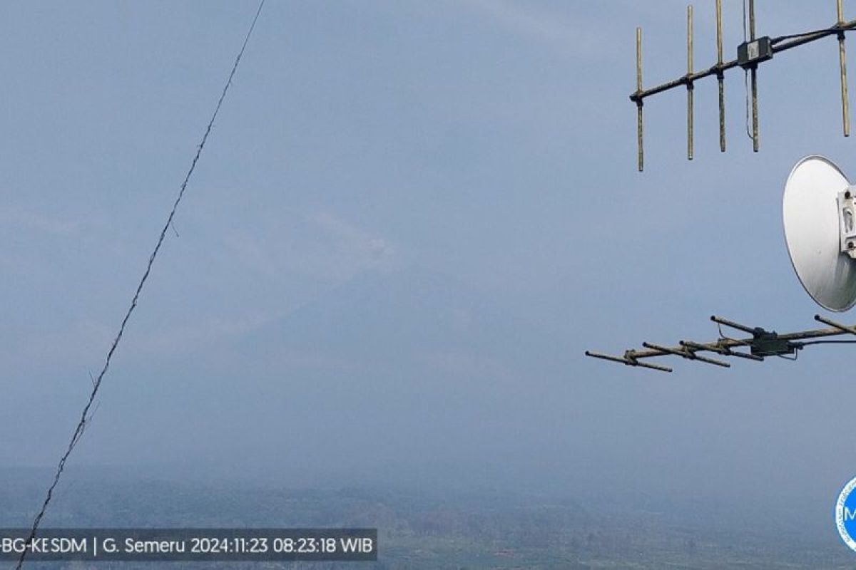 Gunung Semeru alami dua kali erupsi pagi ini