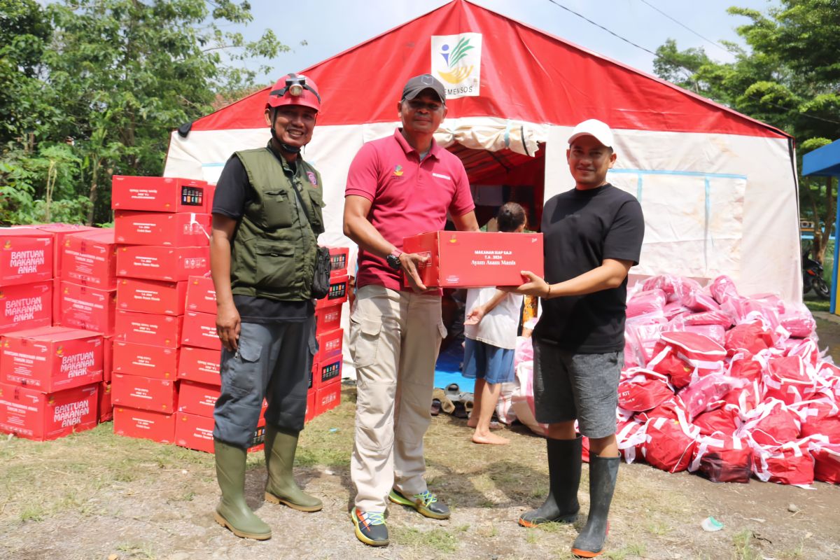 Kemensos dirikan tenda pengungsian korban banjir di Kabupaten Bandung