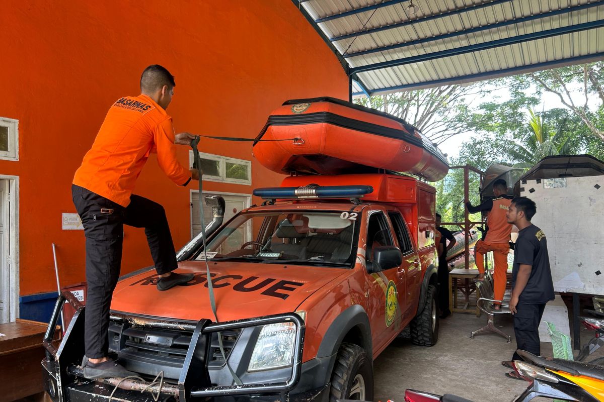 Tim SAR cari seorang penumpang kapal yang terjatuh di danau Lutim Sulsel