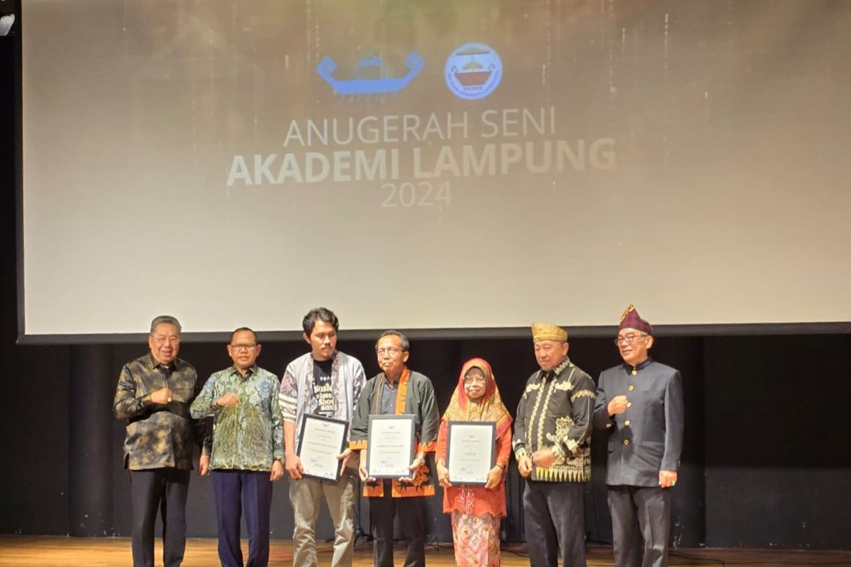 Akademi Lampung berikan apresiasi seni kepada tiga seniman lokal berprestasi