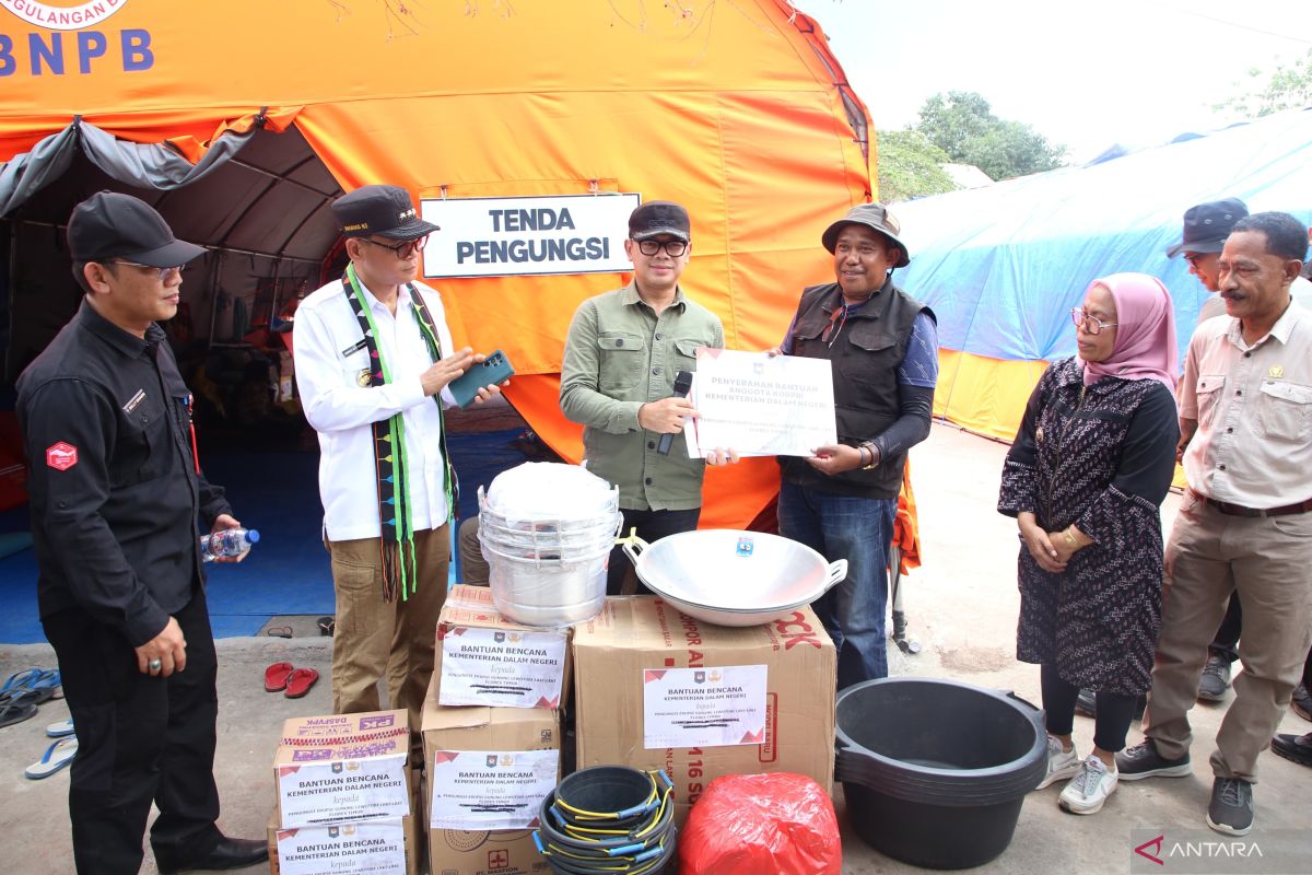 Kemendagri salurkan bantuan bagi pengungsi Lewotobi di NTT