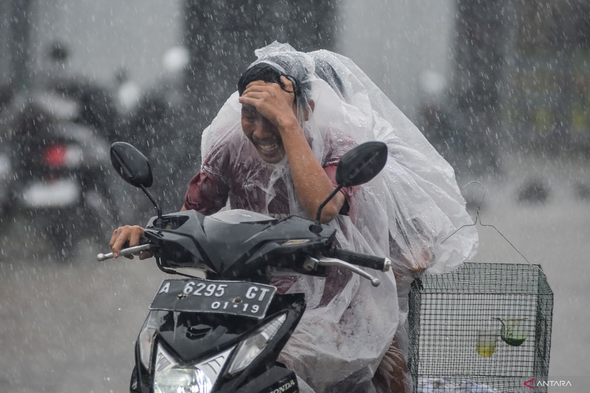 BMKG peringatkan potensi hujan di sebagian besar kota di RI