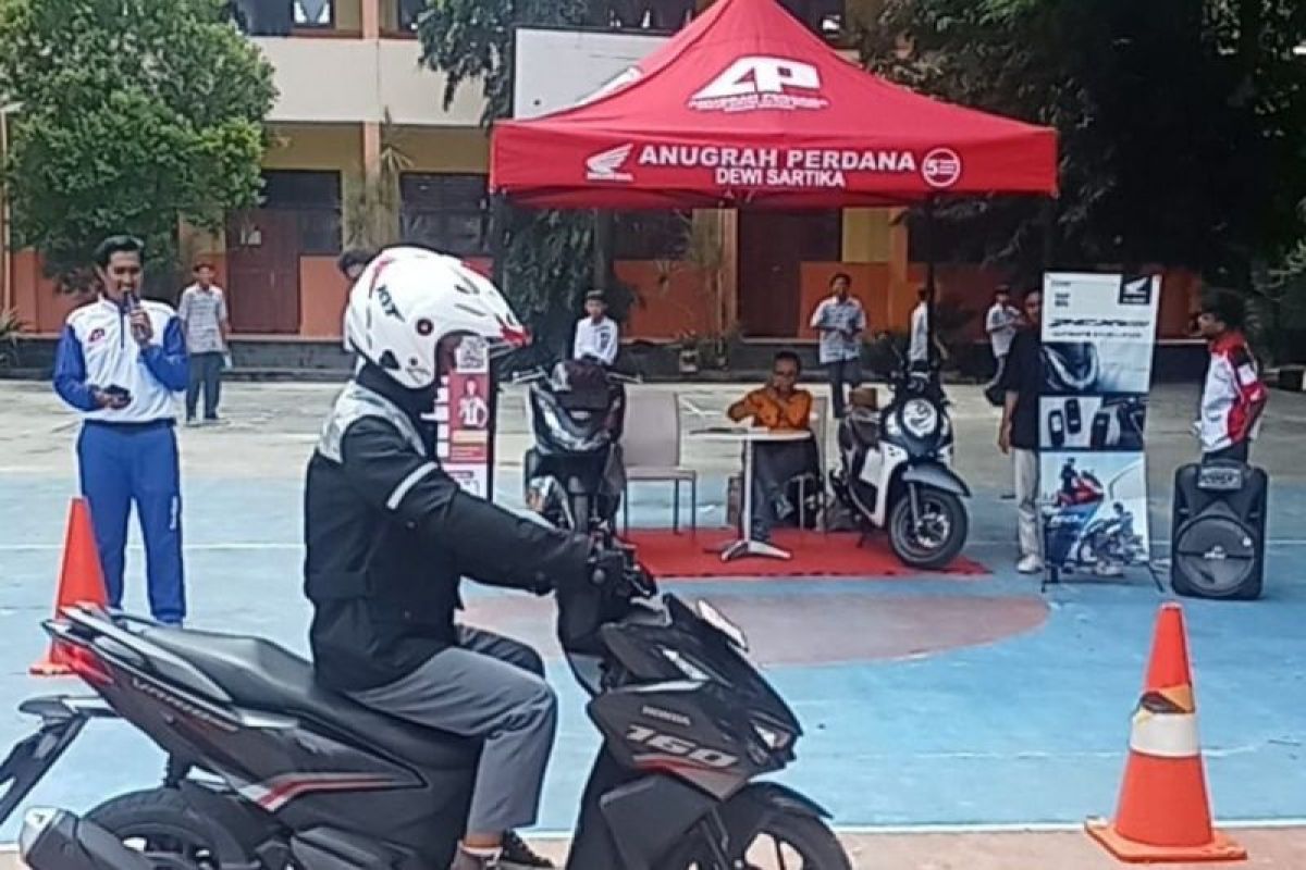 Honda safety riding cari aman sasar 3 sekolah kota Palu  "Generasi #Cari_Aman"