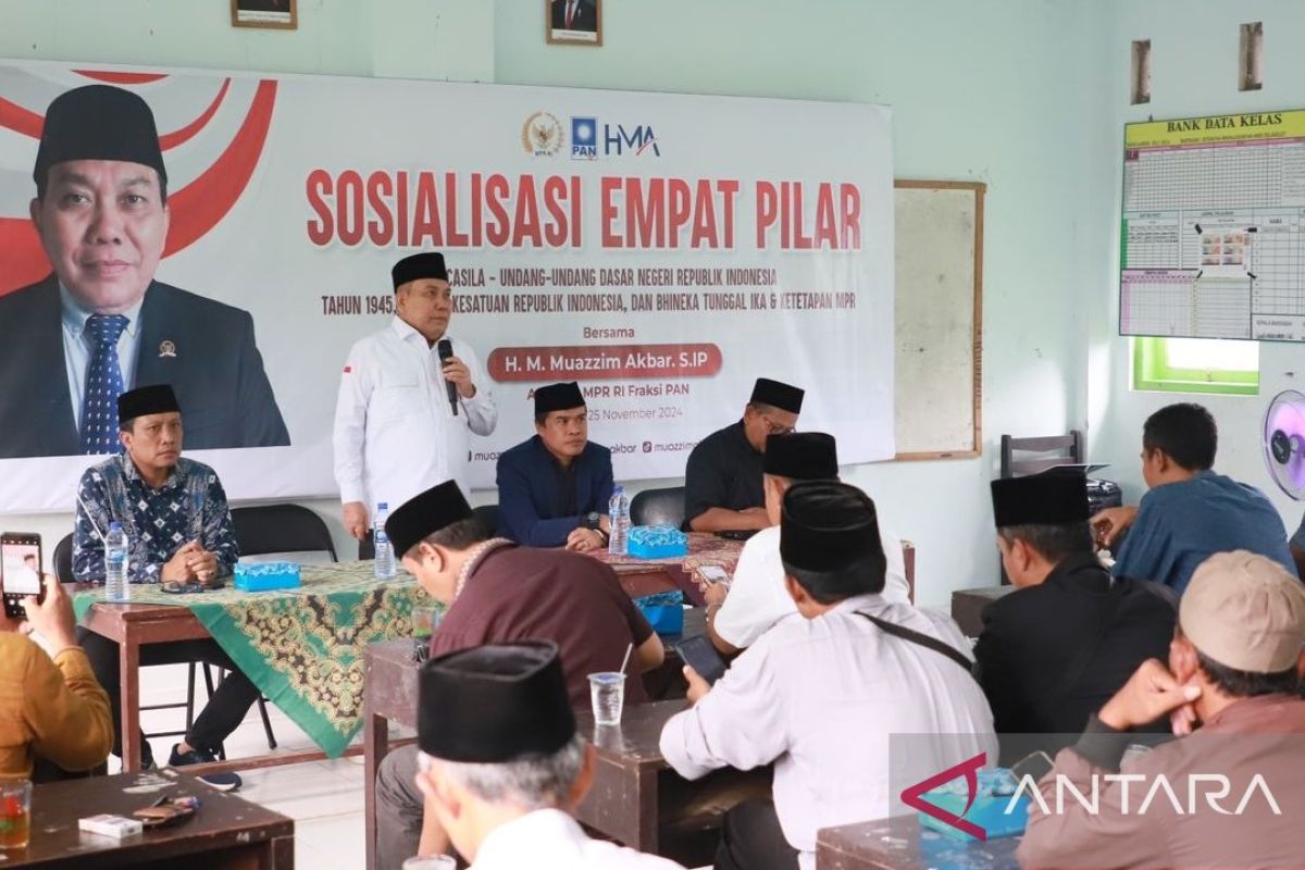 Anggota DPR Muazzim sosialisaikan empat pilar kebangsaan di Lombok Tengah