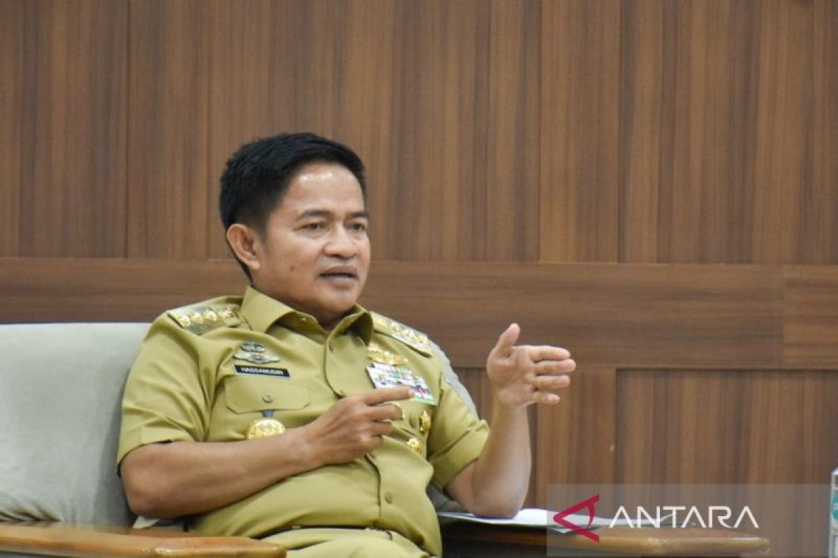 Pj Gubernur NTB Hassanudin nyoblos di TPS 1 Mataram