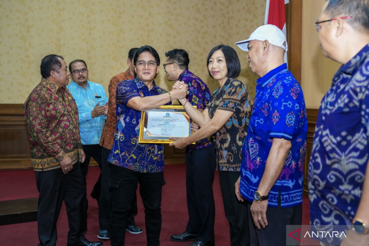 Badung serahkan Sertifikat Kesehatan Koperasi