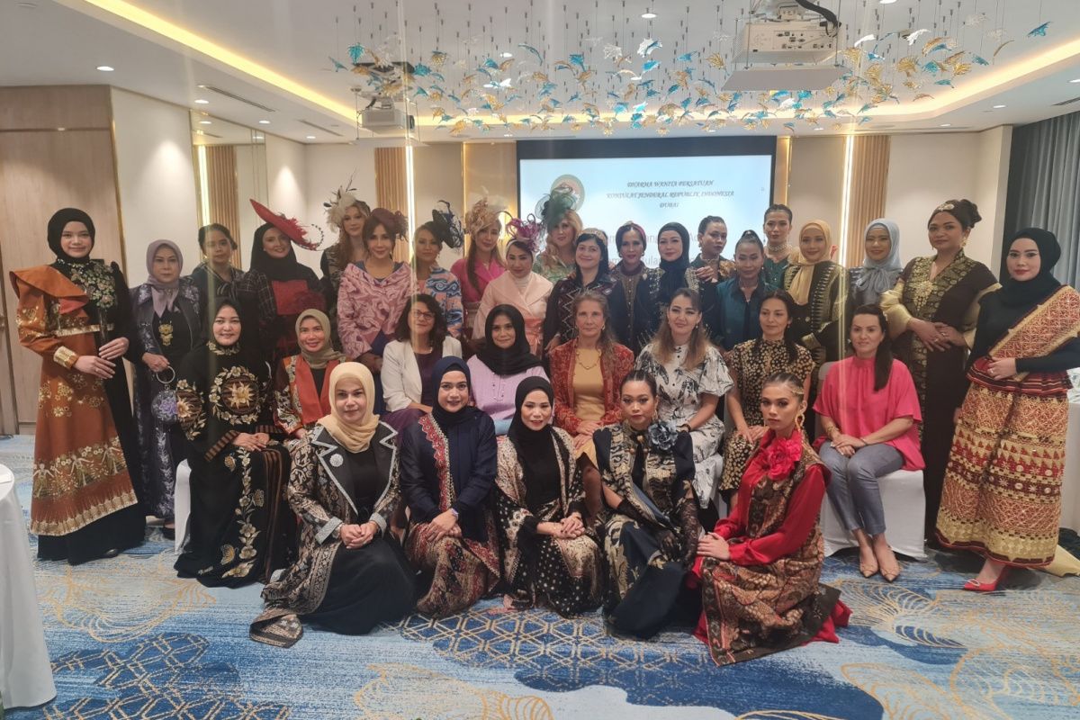 Kenalkan warisan budaya, DPW KJRI Dubai gelar fashion show batik