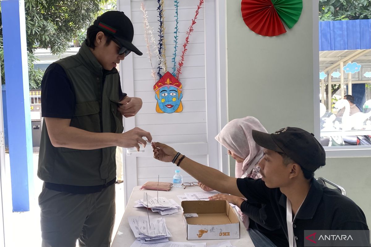 Ahmad Dhani tak hadir di TPS sampai waktu pemungutan suara selesai