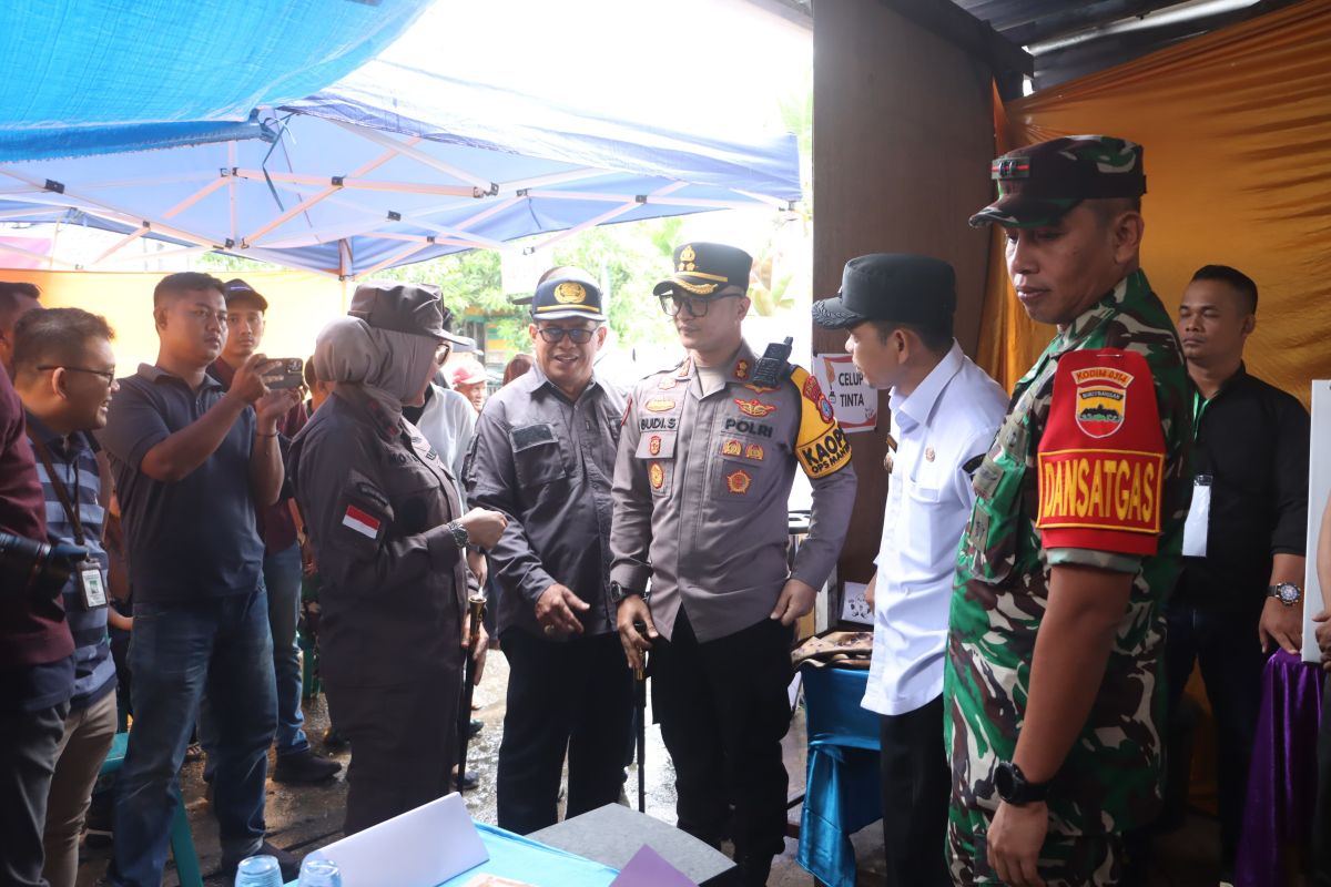 Kapolres tinjau pencoblosan pemungutan suara, pastikan tak ada gangguan