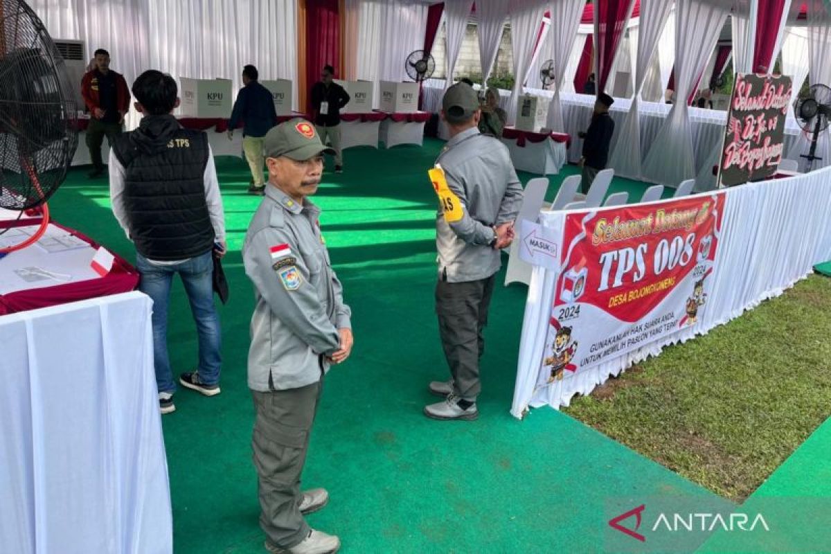 Prabowo gunakan hak pilih di TPS 08 Bojong Koneng Bogor