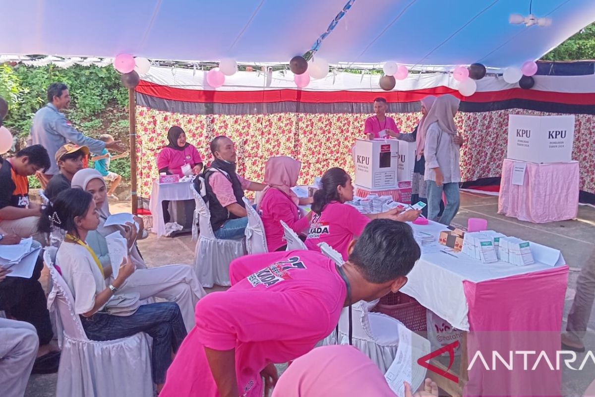 Warga Kota Baubau antusias mencoblos Pilkada serentak